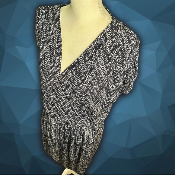 Banana Republic Navy & White Geometric Crossover Pleated Mini Dress Size Medium - Picture 11 of 11